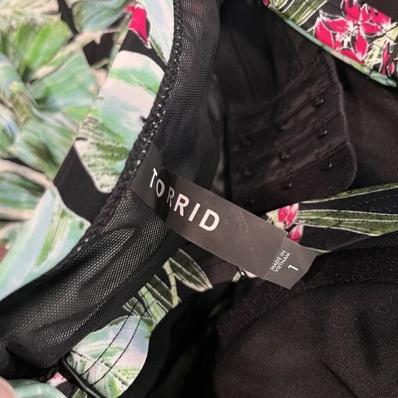 Torrid Tropical Print Tank Top - Black and Green - Picture 7 of 7